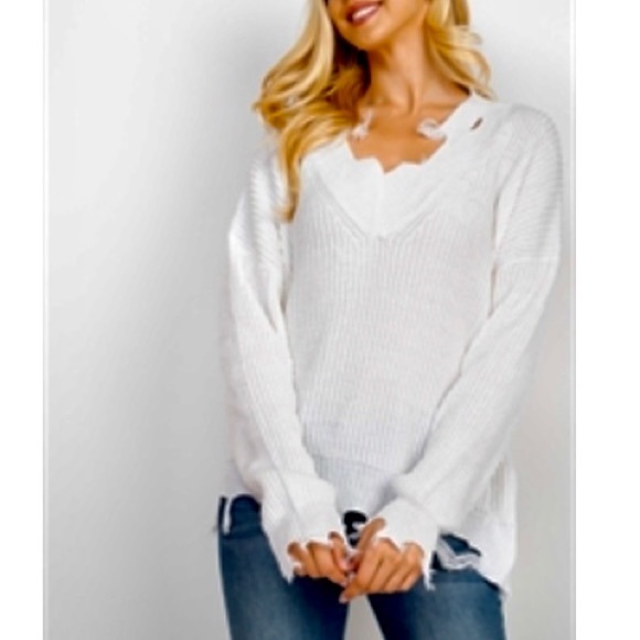 ✨THE PERFECT WEIGHT WHITE V-NECK DISTRESSED KNIT SWEATER-NEW - Picture 5 of 9